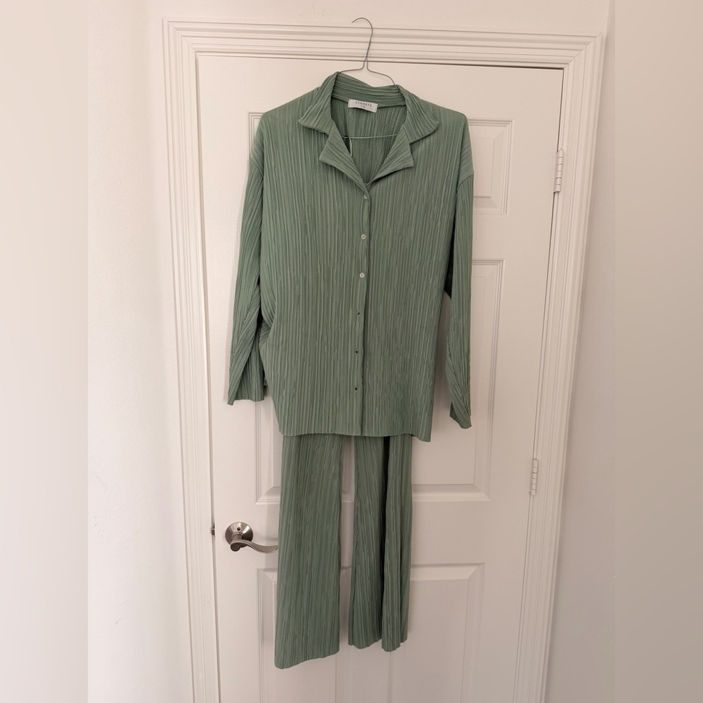 Storets Sage Pleated Shirt and Pants set